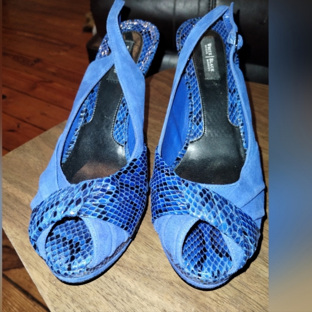 White House Black Market blue leather pumps - Picture 2 of 8